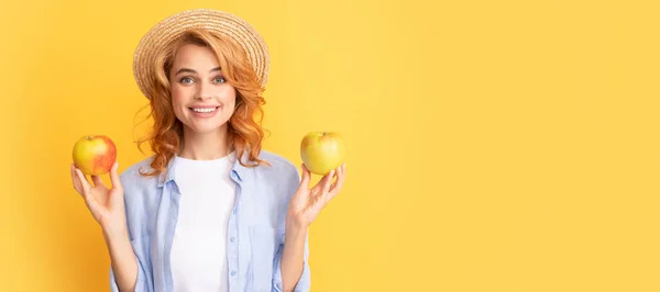 Summer Apple Happy Girl Apple Fruit Vitamin Dieting Woman Straw — Stok fotoğraf
