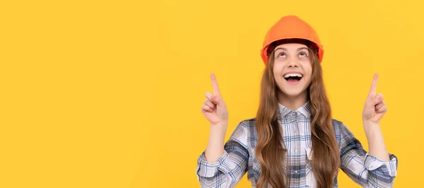 Happy Teen Girl Helmet Checkered Shirt Pointing Finger Demonstrate Child — Φωτογραφία Αρχείου