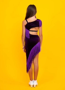 Gençler için modaya uygun, balo salonu elbisesi. Moda elbisesi