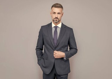 Karizmatik iş adamı takım elbiseli, karizmatik..