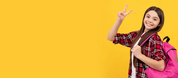 Happy Teen Girls Casual Checkered Shirt Carry Backpack Education Portrait — Stockfoto