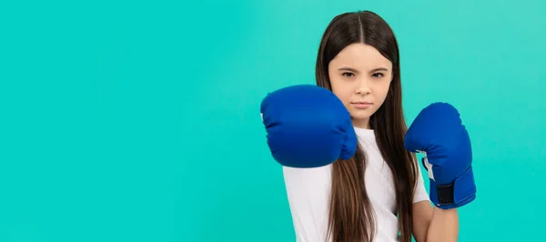 Knockout Power Authority Teen Girl Sportswear Boxing Gloves Sport Challenge — Stockfoto