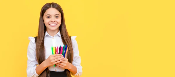 Happy Girl Child Hold Felt Tip Pens Yellow Background School — Fotografia de Stock