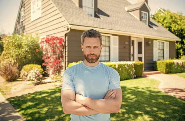 confident bearded man crossed hands, confidence.