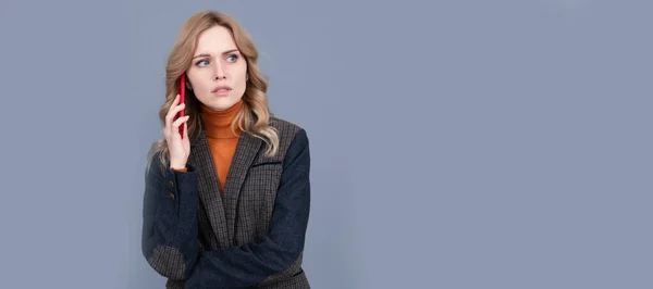 Hello Businesswoman Talk Phone Phone Conversation Woman Portrait Isolated Header — Photo