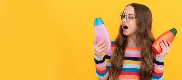 Amazed Child Long Hair Glasses Choosing Shampoo Conditioner Bottle Choice — Stockfoto