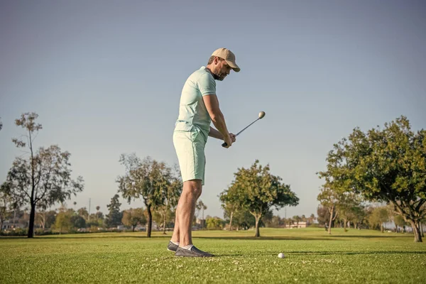 Jogador Golfe Masculino Comprimento Total Campo Profissional Com Grama Verde — Fotografia de Stock