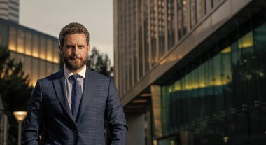 mature businessman in formalwear outside the office, copy space, business fashion.
