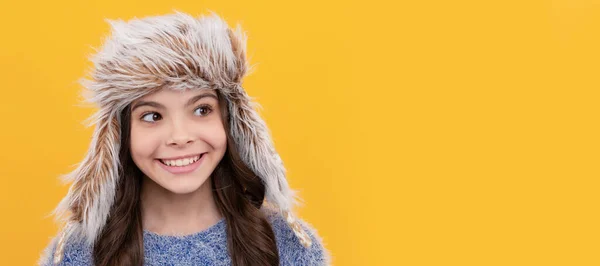 Обличчя Дитини Теплому Одязі Висловити Позитивні Емоції Зимова Мода Дитяче — стокове фото