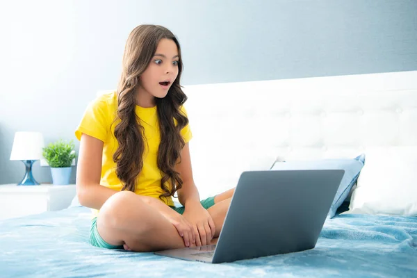 Teenager Child Girl Working Laptop Computer Lying Bed Resting Relaxing — Stock Fotó