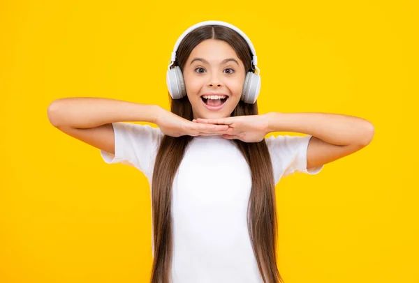 Stylish Teenage Girl Listening Music Headphones Kids Lifestyle Concept Wireless — ストック写真