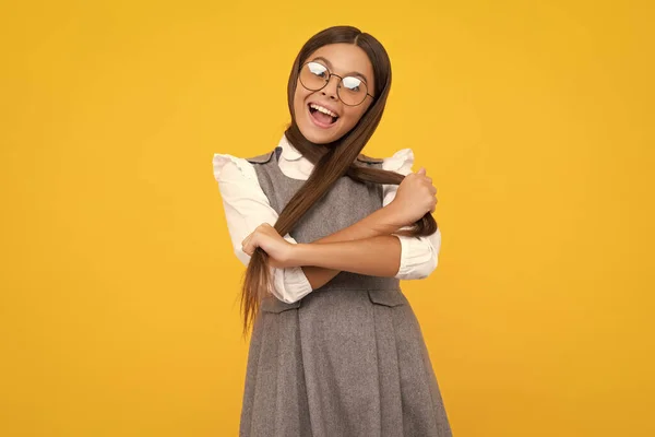 Retrato Engraçado Menina Adolescente Surpreso Isolado Fundo Amarelo — Fotografia de Stock