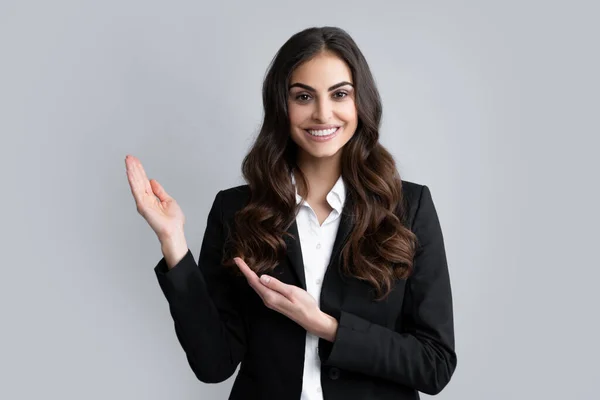 Mujer Apuntando Espacio Copia Mostrando Espacio Copia Apuntando Promo Chica —  Fotos de Stock