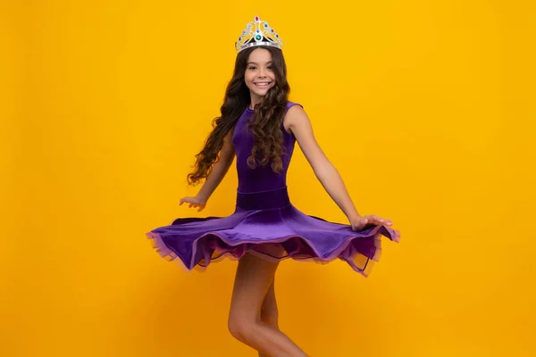 Movement Windy Dress Teen Child Queen Crown Isolated Yellow Background — Stock fotografie