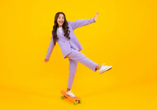 Amazed Teen Girl Teenagers Youth Casual Culture Teen Girl Skateboard — Foto de Stock