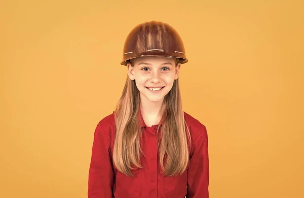 Gelukkig Tiener Kind Bouwer Helm Oranje Achtergrond — Stockfoto