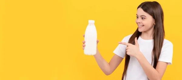 Cheerful Child Point Finger Dairy Beverage Product Teen Girl Going — Φωτογραφία Αρχείου