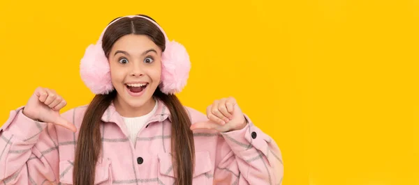 Happy Kid Warm Winter Fur Ear Warmers Smile Pointing Thumb — Stok fotoğraf