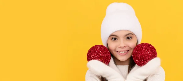 Happy Kid Winter Hat Gloves Hold Decorative Christmas Balls Yellow — ストック写真