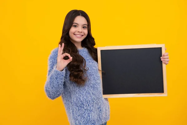 Teen Schoolgirl Hold Blackboard Child Advertising Back School Happy Teenager — Fotografia de Stock