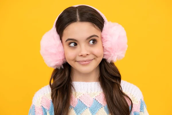 Modern Teen Girl Wearing Sweater Winter Warm Earmuff Ear Flaps — Φωτογραφία Αρχείου
