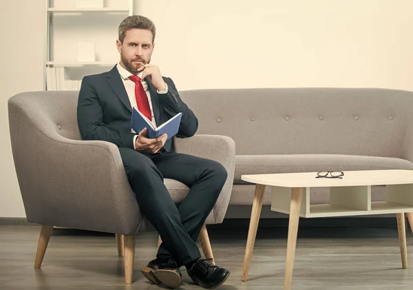 Mature Businessman Suit Sit Office Business Planner — Stock Photo, Image