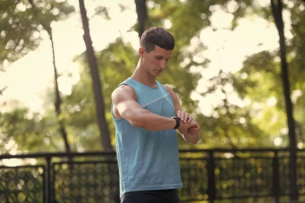 Man Runner Activewear Checking Time Smartwatch — 스톡 사진