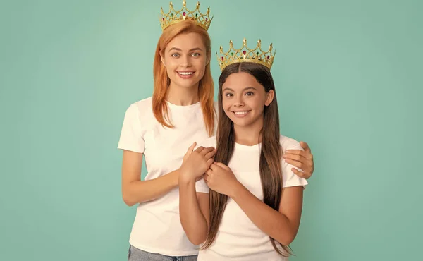 Happy Woman Mother Hug Daughter Child Wearing Crowns Blue Background — Fotografia de Stock