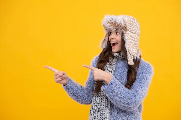 School Girl Winter Clothes Warm Hat Winter Holiday Vacation Child — Stock Photo, Image