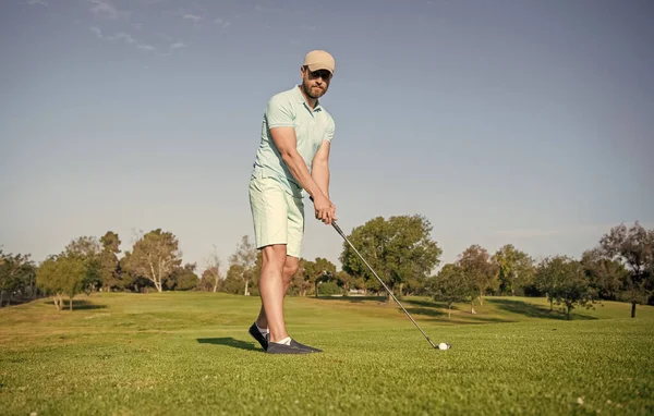 Profesyonel Açık Hava Sporu Profesyonel Golf Sahasında Erkek Golfçü Golf — Stok fotoğraf