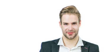 Resmi olarak tıraşsız yüzü olan mutlu bir adamın portresi beyaz fotokopi alanında izole edilmiş, adamım. İnsan yüzü portresi, fotokopi alanı olan pankart. Takım elbiseli bir iş adamı, izole stüdyo geçmişi var.