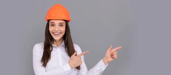 Kadın Inşaat Işçisi Nşaatçı Şapkalı Bir Kadını Baş Mimar Mühendisi — Stok fotoğraf