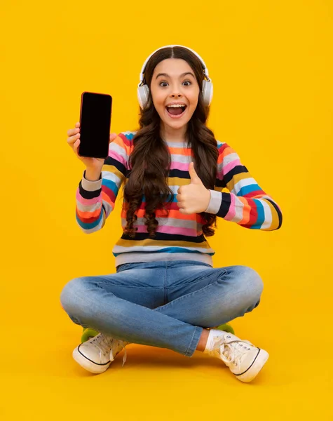 Adolescente Espantoso Menina Adolescente Criança Segurando Smartphone Hipster Menina Tipos — Fotografia de Stock
