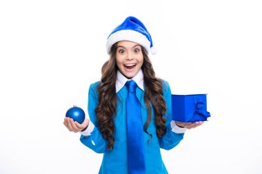 Noel Baba 'nın kızı. Heyecanlı bir yüz. Kışın çocuk yeni yıl ya da Noel için hediye taşır. Şaşırtıcı bir ifade, neşeli ve mutlu..