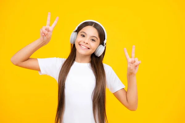 Happy Teenager Portrait Teenager Modern Wireless Headphones Enjoying Song Music — Stock Photo, Image