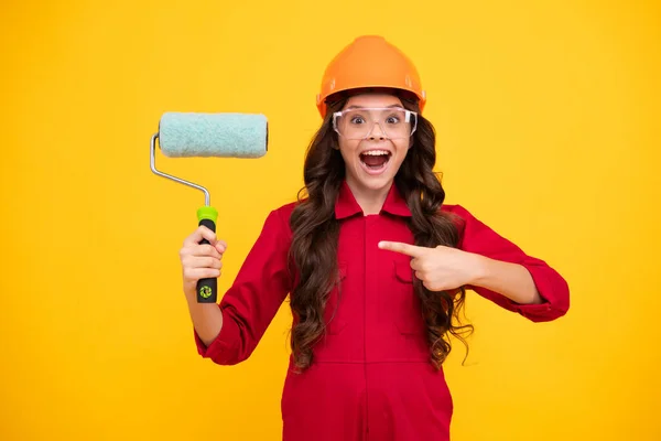 Adolescente Pintor Criança Capacete Com Pincel Pintura Criança Chapéu Duro — Fotografia de Stock