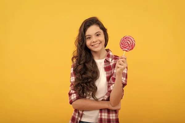 Gelukkig Kind Met Lange Krullend Haar Geruite Shirt Houden Lolly — Stockfoto