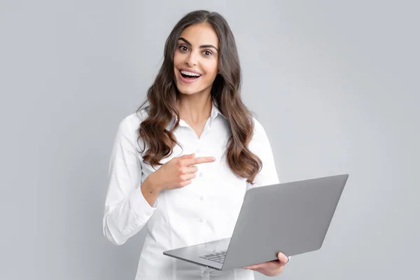 Portrait Young Businesswoman Using Laptop Computer Isolated Gray Background Business — Stock Photo, Image