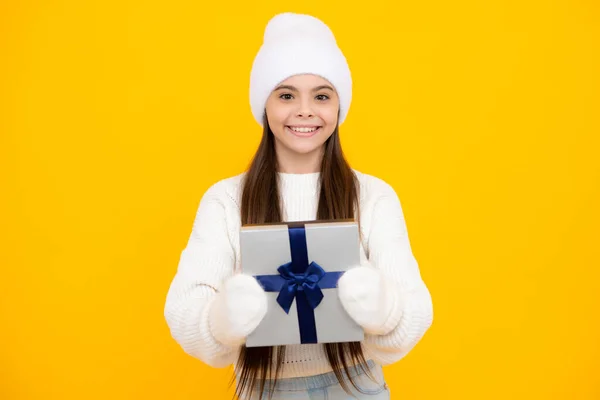 Retrato Adolescente Menina Anos Segurando Caixa Presente Natal Menina Criança — Fotografia de Stock