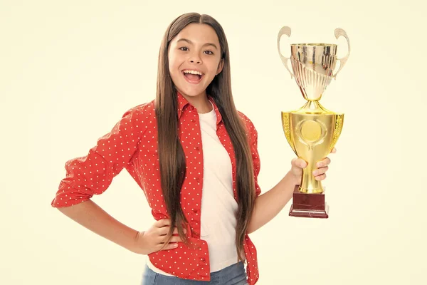 Nastolatka Trzymająca Trofeum Zwycięskie Dziecko Wygrało Konkurs Świętując Sukces Zwycięstwo — Zdjęcie stockowe