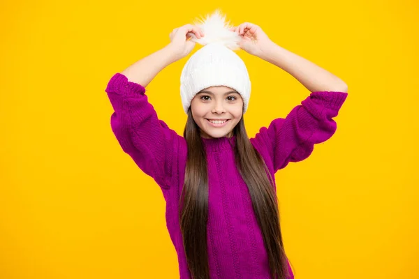 Μαθήτρια Χειμωνιάτικα Ρούχα Και Ζεστό Καπέλο Χειμερινές Διακοπές Παιδικό Μοντέλο — Φωτογραφία Αρχείου