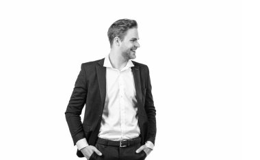 O profesyonel bir adam. Mutlu adam resmi kıyafetler içinde gülümsüyor. Resmi takım elbiseli bir erkek. Patron ya da yönetmen beyazla izole edilmiş.