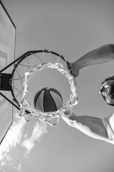 Slam Dunk Rörelse Ovanifrån Sommaraktivitet Man Med Basket Planen Professionell — Stockfoto