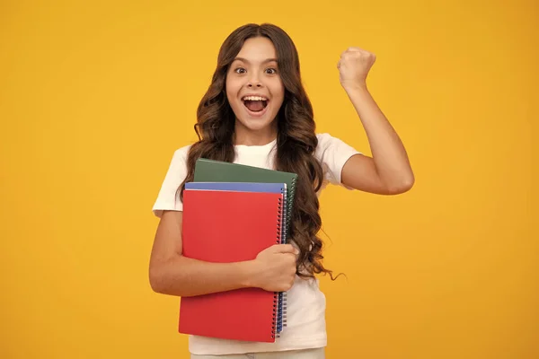 Verbazend Tienermeisje Terug Naar School Portret Van Een Tienermeisje Met — Stockfoto