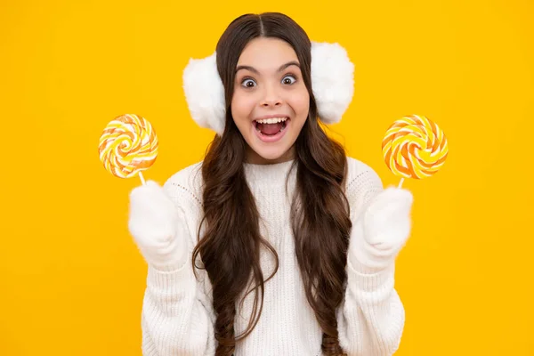Menina Adolescente Excitada Com Doces Caramelo Paus Vício Açúcar Doce — Fotografia de Stock