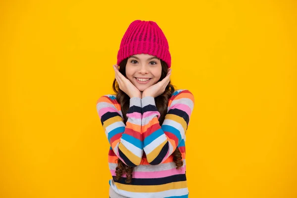 School Girl Winter Clothes Warm Hat Winter Holiday Vacation Child — Stockfoto