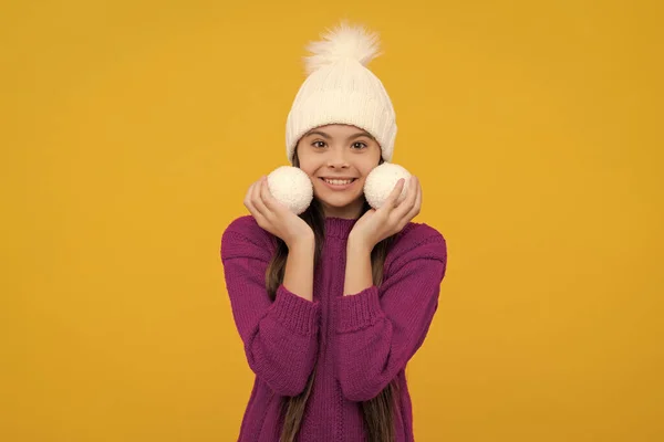 Gelukkig Nieuwjaar Gelukkig Kind Met Winterhoed Kind Met Decoratie Ballen — Stockfoto