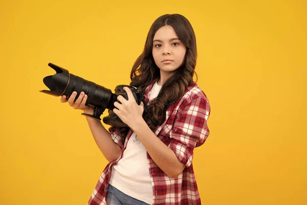 Hobby Carreira Para Fotógrafo Iniciante Menina Adolescente Com Câmera Moderna — Fotografia de Stock