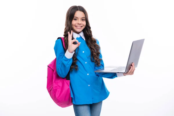 Estudante Uniforme Escolar Com Laptop Schoolchild Estudante Adolescente Fundo Isolado — Fotografia de Stock