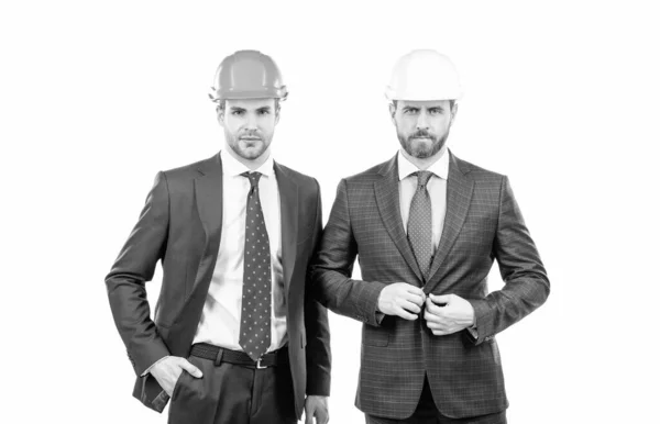 Hoofdingenieur Professioneel Ingenieur Met Een Helm Zelfverzekerde Zakenmannen Pak Geïsoleerd — Stockfoto